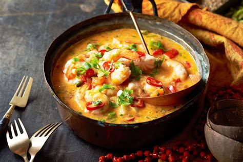  Moqueca de Peixe! A Creamy Seafood Symphony Infused with Tangy Coconut Milk and Aromatic Herbs