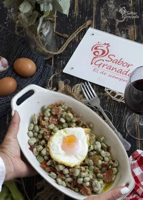  ¡Saborea la magia de Granada con el plato tradicional Habas con Jamón! Un festín reconfortante de legumbres y sabor ahumado perfecto para cualquier ocasión 