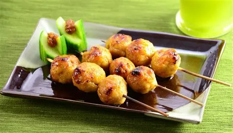  Tsukune: ¿Un manjar terrenal de pollo molido en brochetas que derrite en la boca?